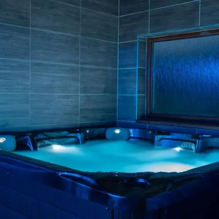 Wellness Se Saunou A Virivkou 2 *